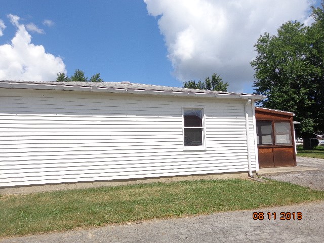1737 Park St, Huntington, IN 46750 photo 2