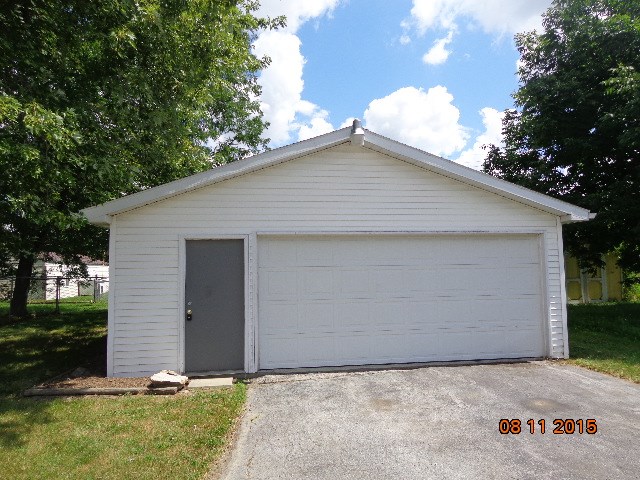 1737 Park St, Huntington, IN 46750 photo 4
