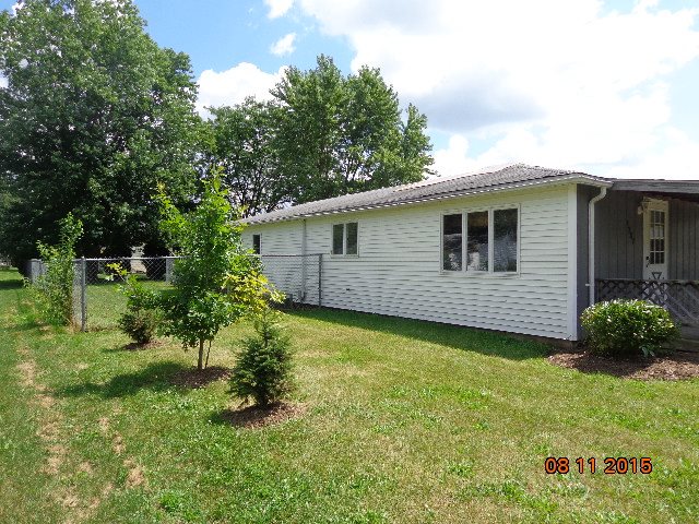 1737 Park St, Huntington, IN 46750 photo 6