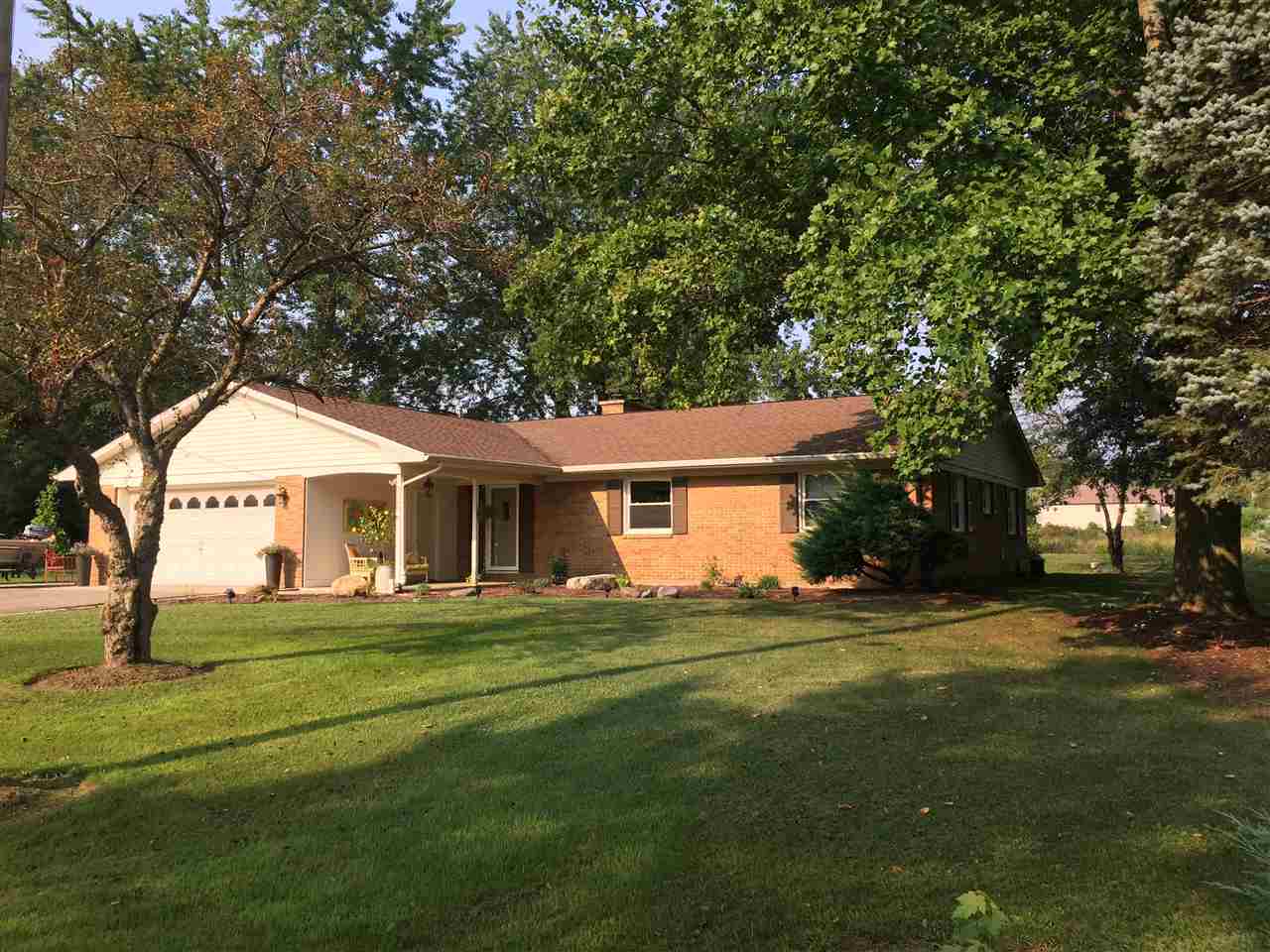 2065 S Parry Dr, Warsaw, IN 46580 photo 1