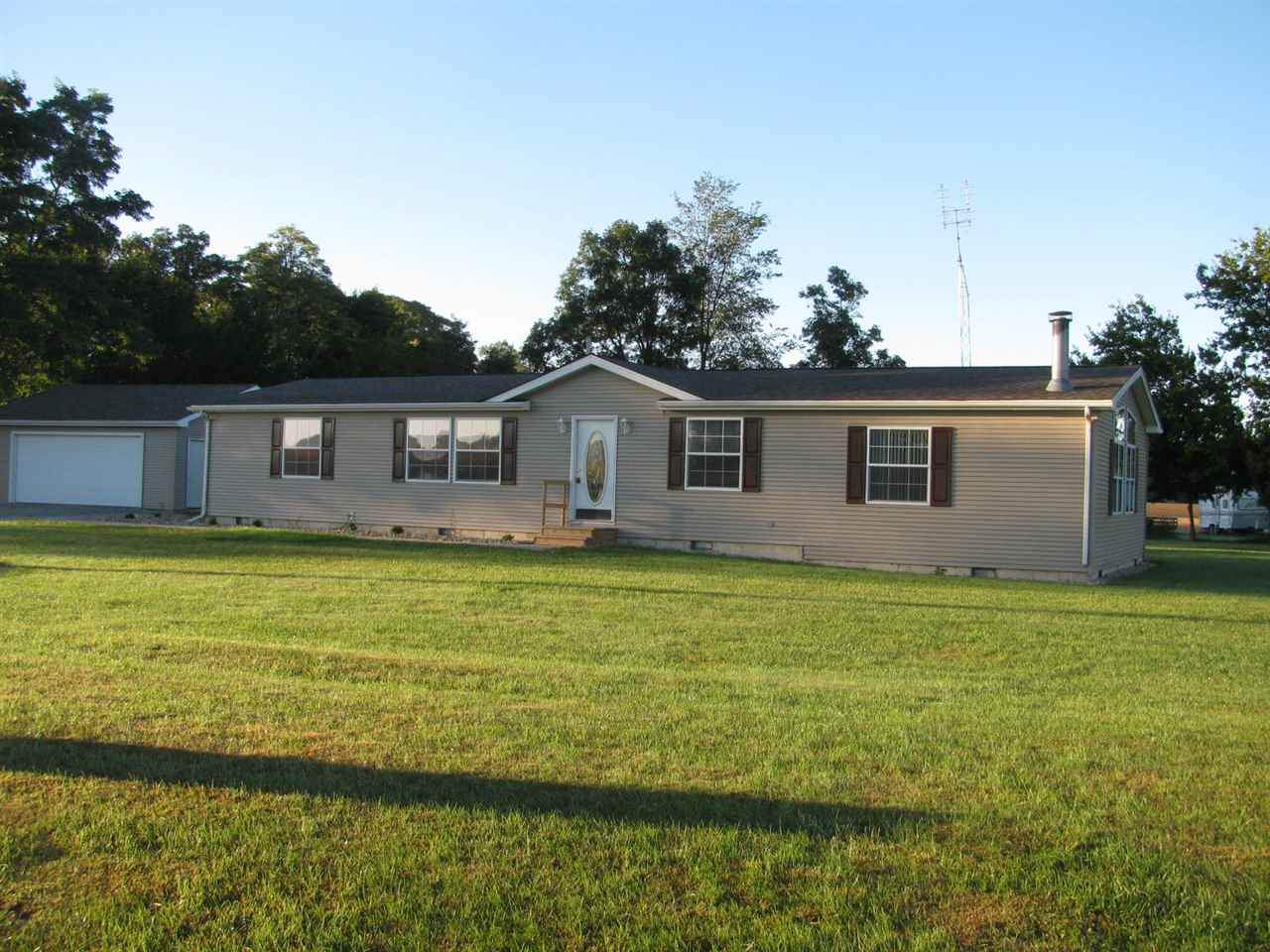 9990 E 400 N, Howe, IN 46746 photo 1