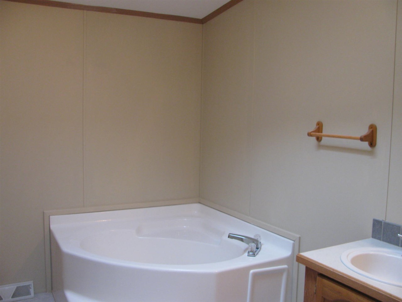 9990 E 400 N, Howe, IN 46746 photo 7
