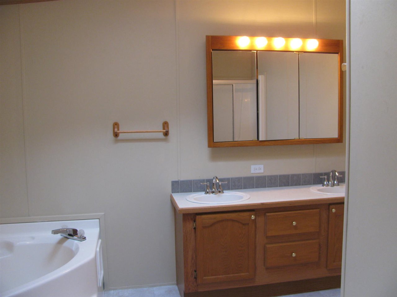 9990 E 400 N, Howe, IN 46746 photo 8