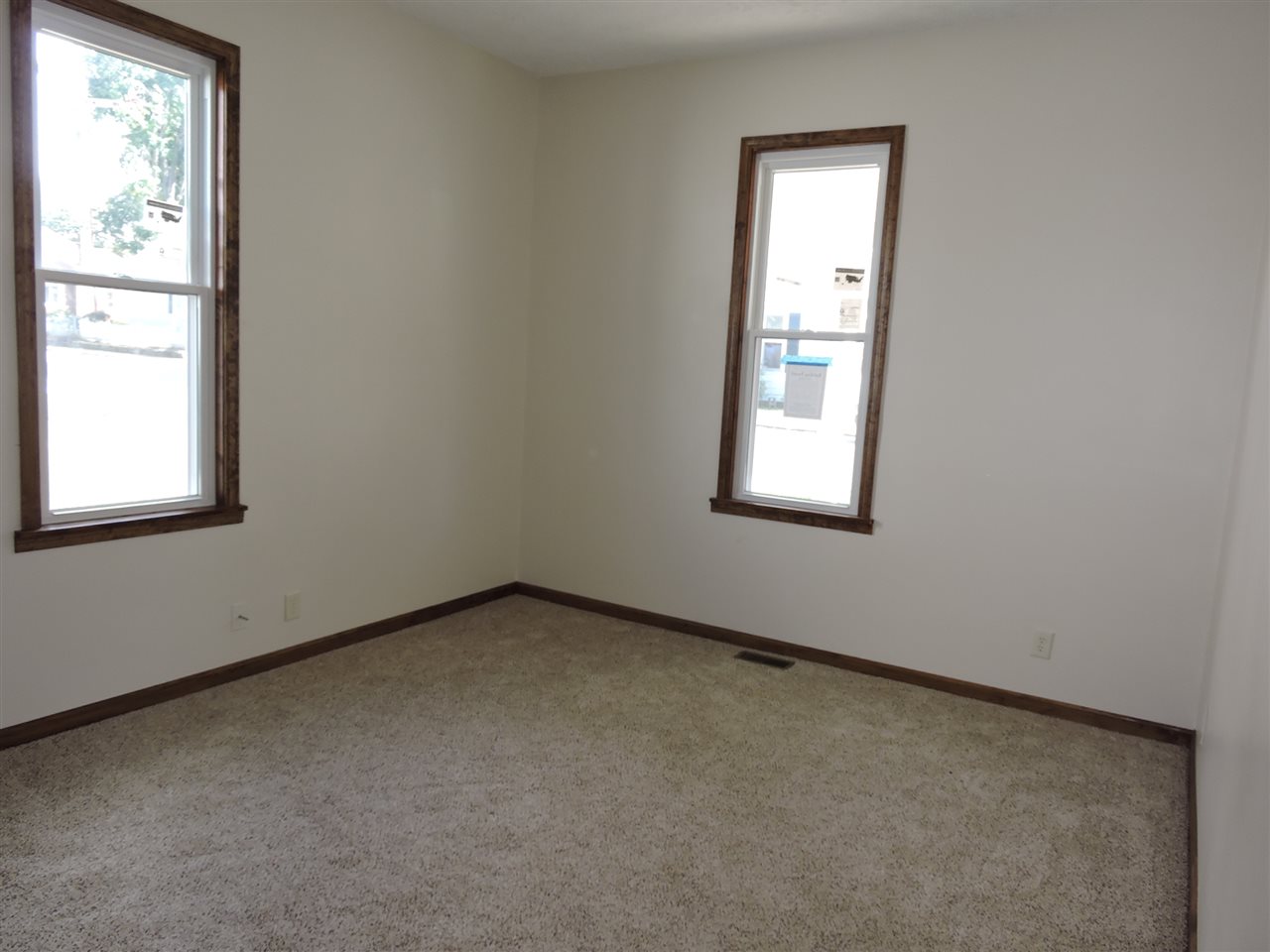 412 E Oak St, Boonville, IN 47601 photo 11