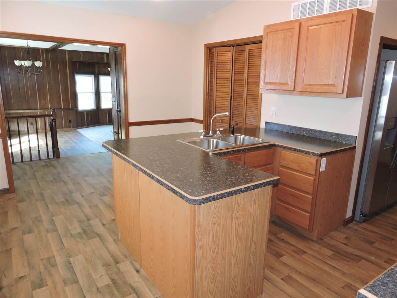 412 E Oak St, Boonville, IN 47601 photo 5