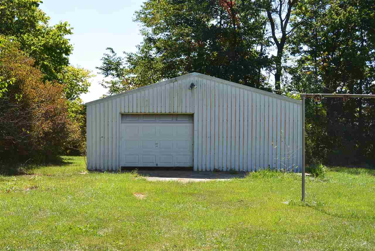 626 Burton Ln, Mitchell, IN 47446 photo 3