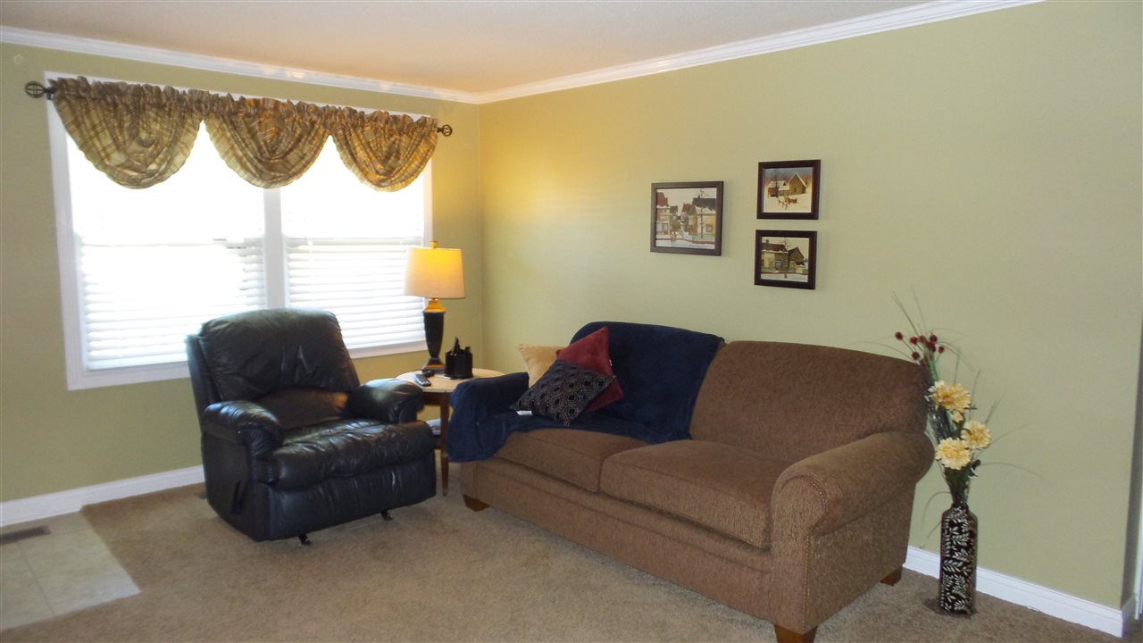 505 E Hill St, Garrett, IN 46738 photo 3