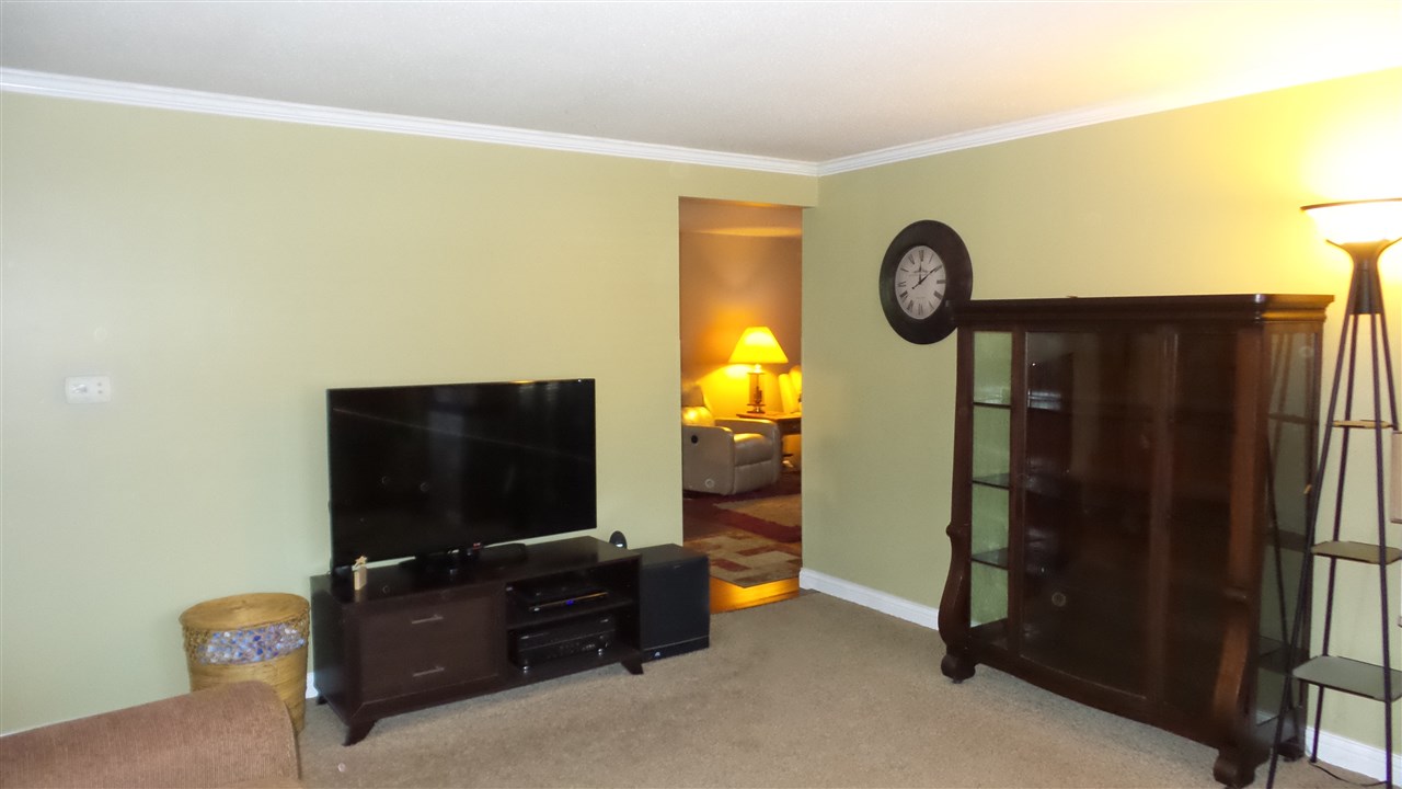 505 E Hill St, Garrett, IN 46738 photo 4