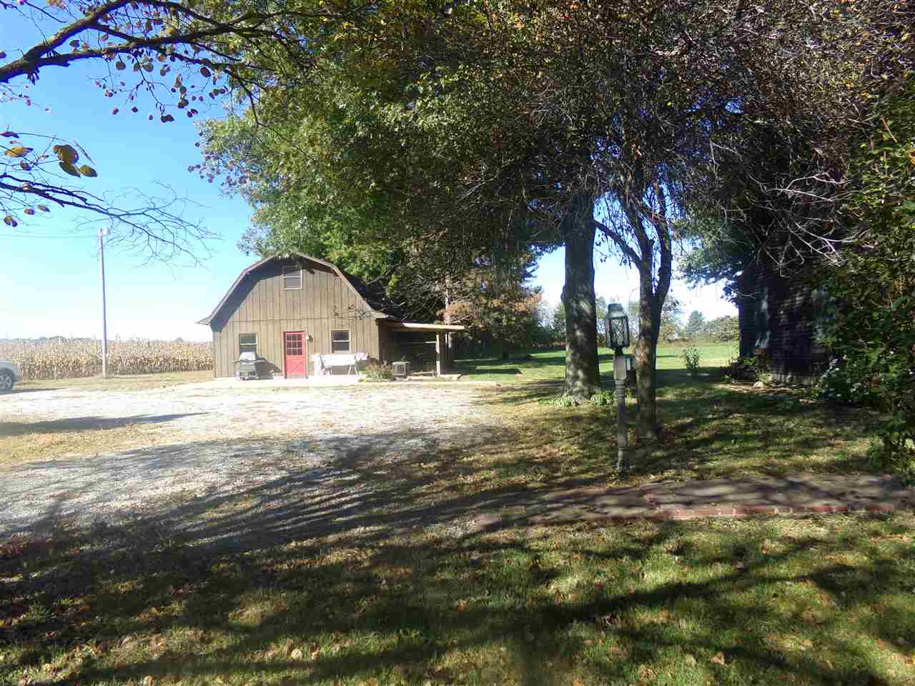 9654 S Springboro Rd, Brookston, IN 47923 photo 3