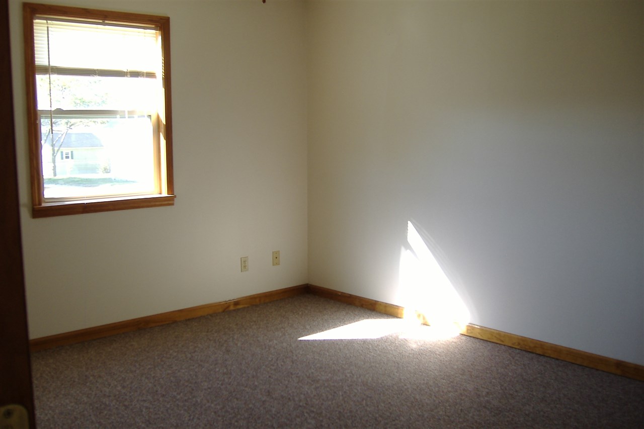 111 W Grissom Ave, Mitchell, IN 47446 photo 2
