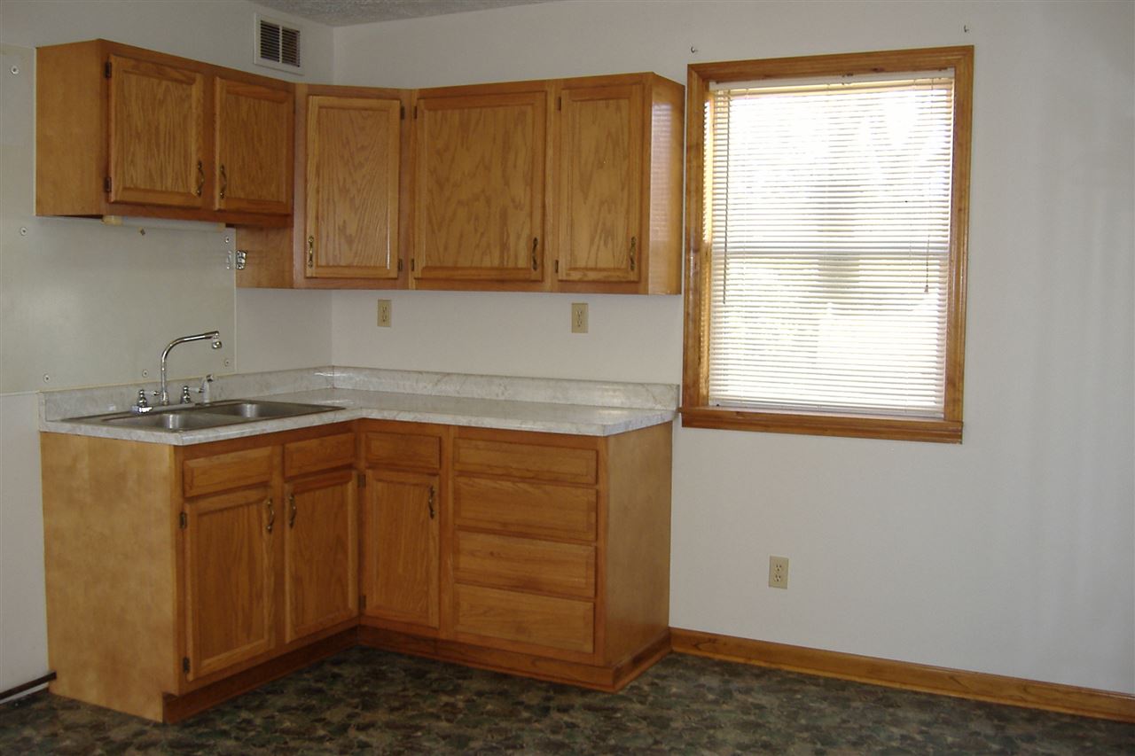 111 W Grissom Ave, Mitchell, IN 47446 photo 4