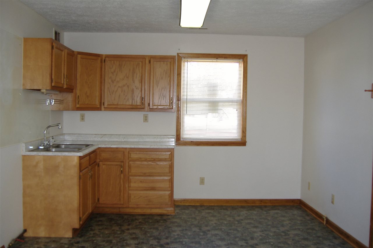 111 W Grissom Ave, Mitchell, IN 47446 photo 3