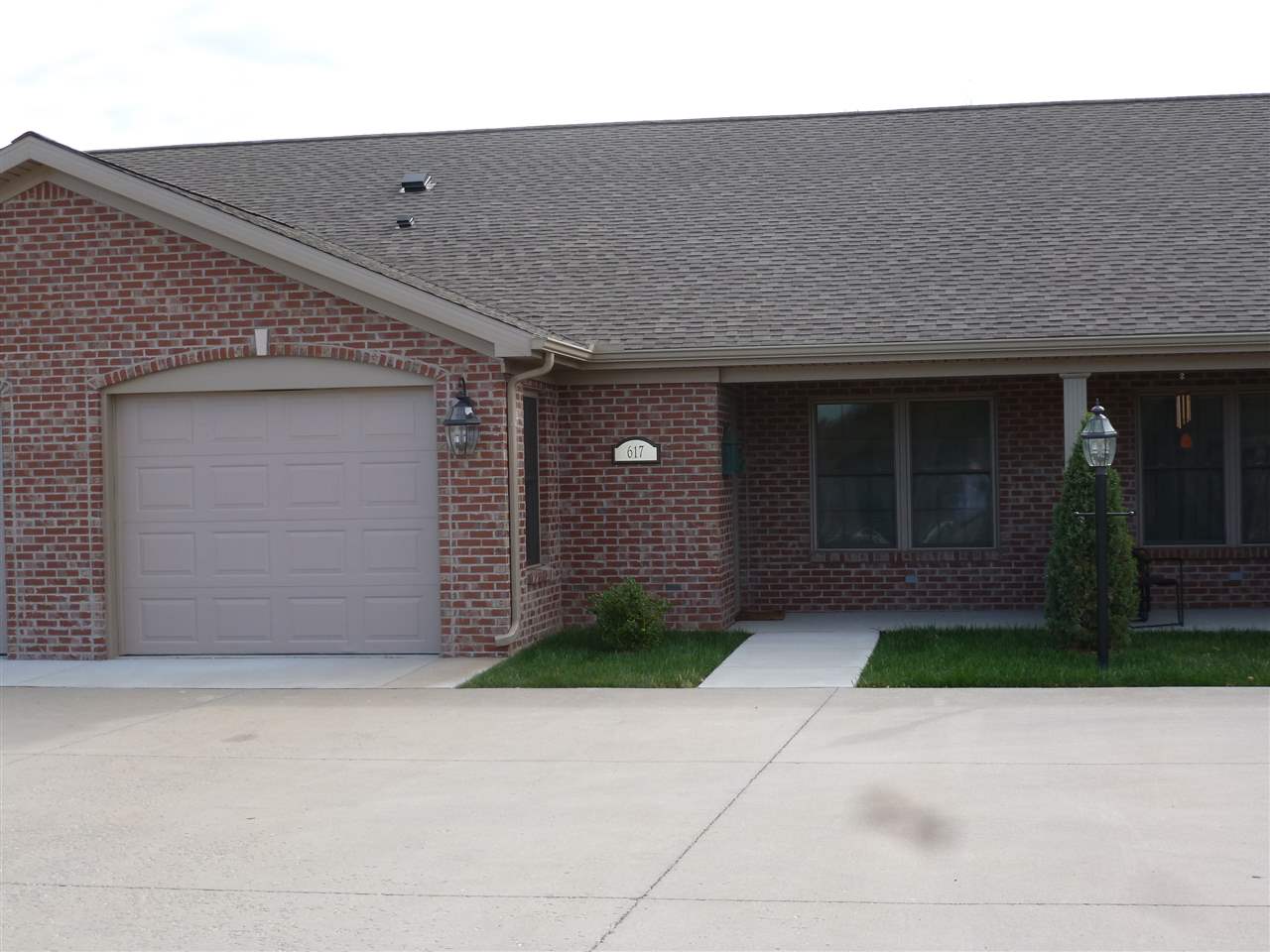 617 Riverstone Ct, Evansville, IN 47720 photo 1