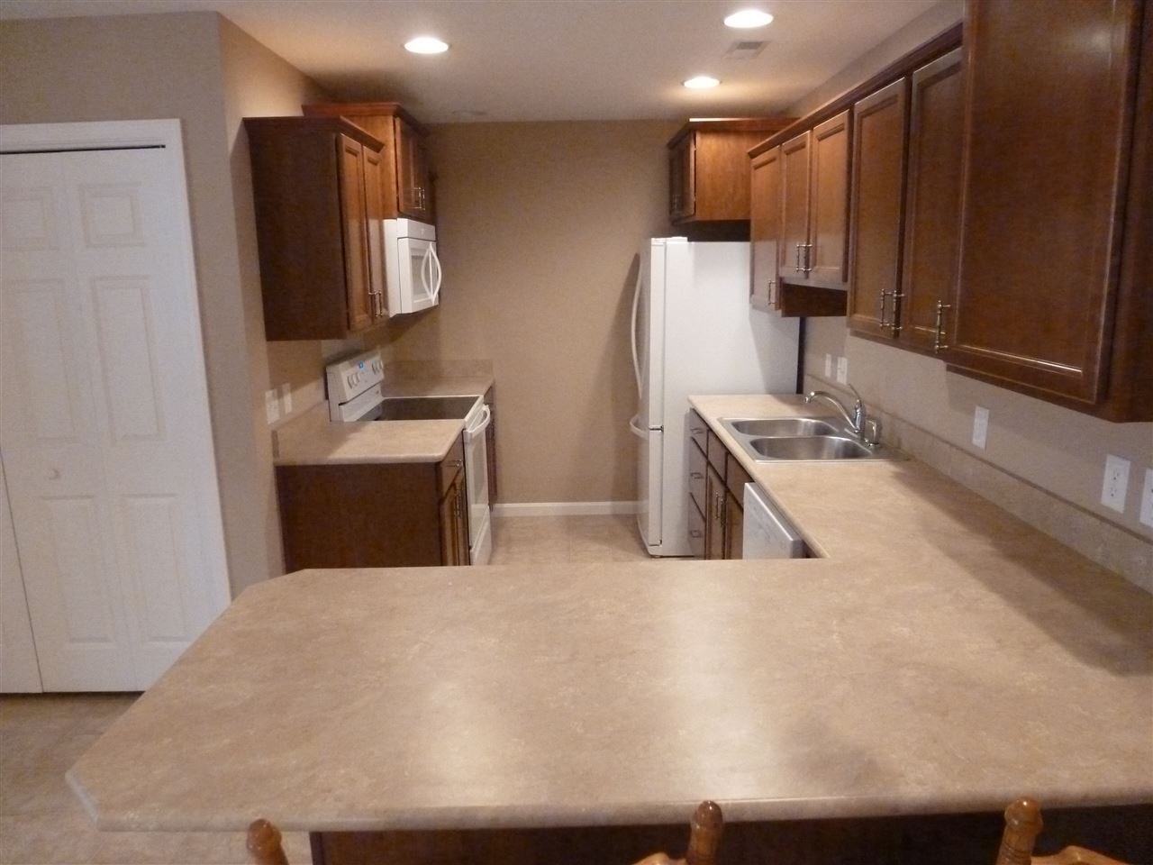 617 Riverstone Ct, Evansville, IN 47720 photo 4