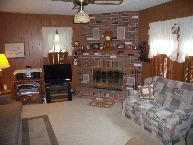 210 E Mill St, Angola, IN 46703 photo 4