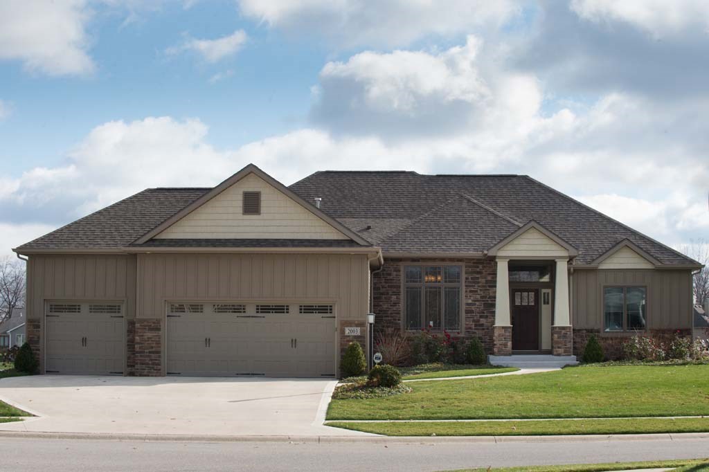 2003 Lake Front Dr, Fort Wayne, IN 46804 photo 1