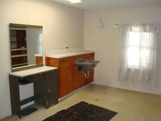 614 S Independence, Windfall, IN 46076 photo 5