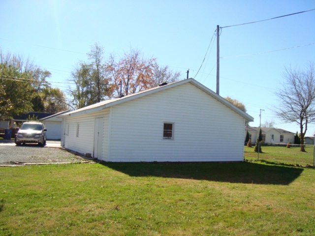 614 S Independence, Windfall, IN 46076 photo 10