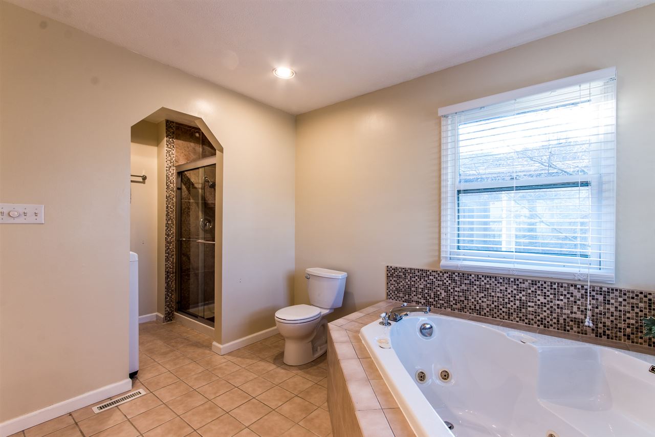 1401 Hampshire Dr, South Bend, IN 46614 photo 17