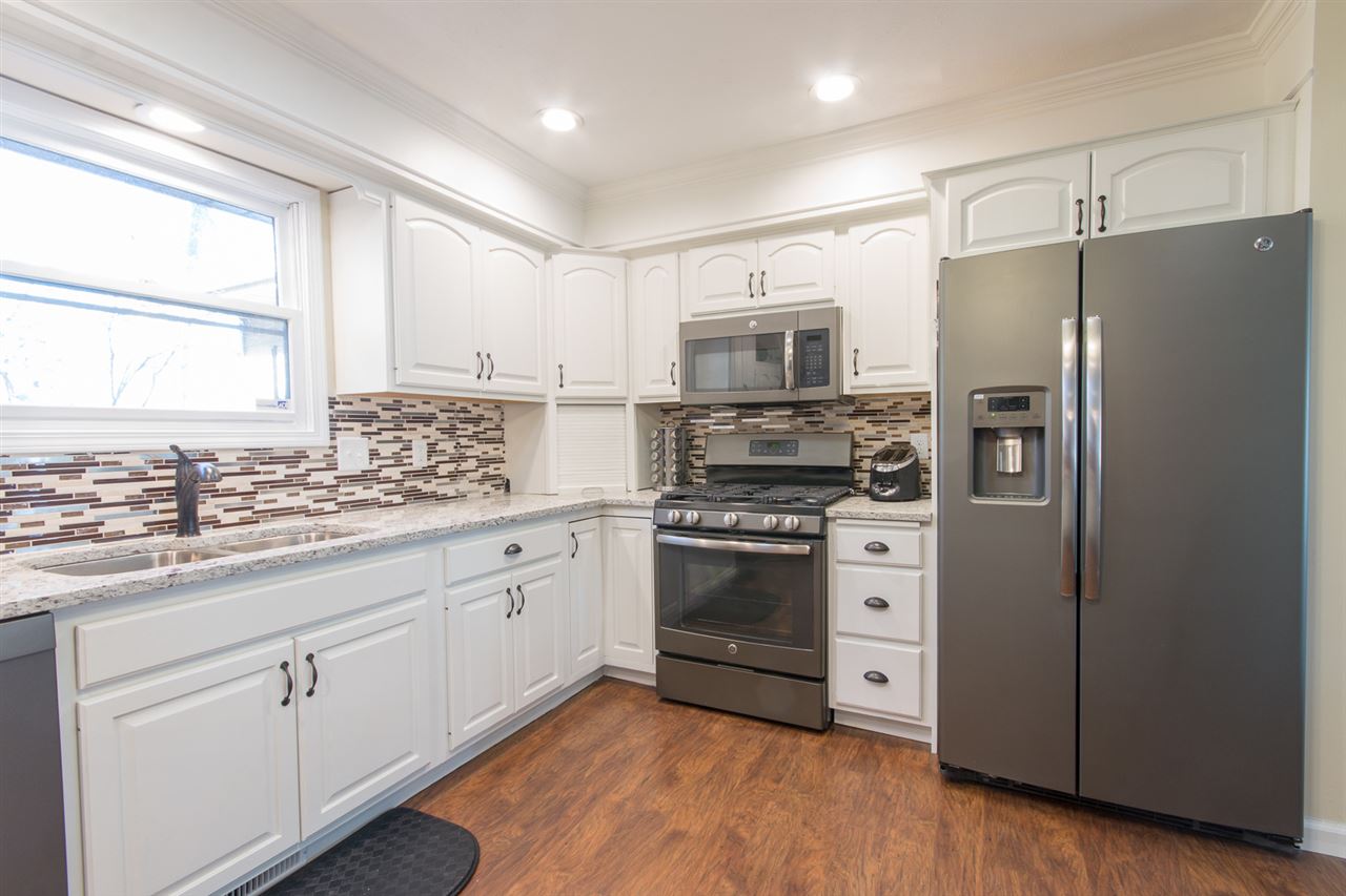 1401 Hampshire Dr, South Bend, IN 46614 photo 8