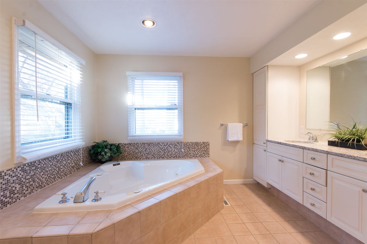 1401 Hampshire Dr, South Bend, IN 46614 photo 16