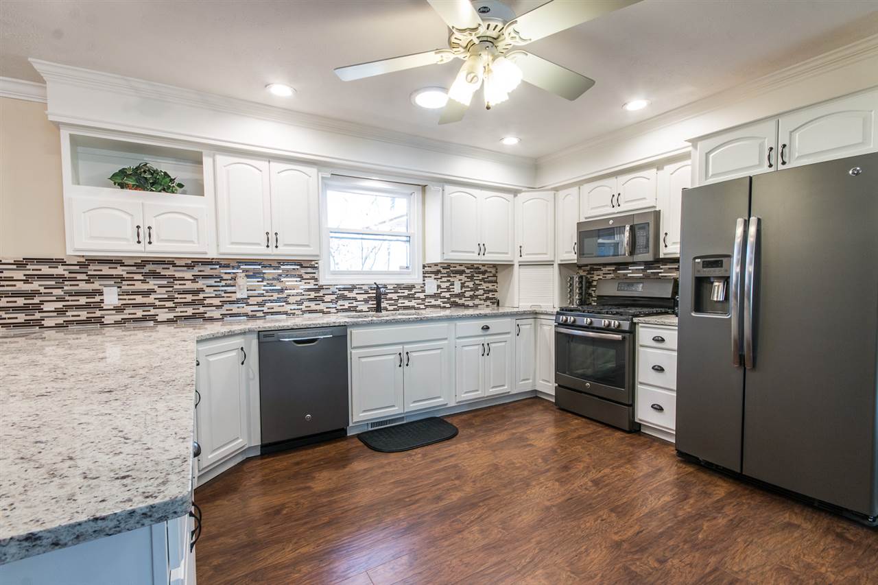 1401 Hampshire Dr, South Bend, IN 46614 photo 6