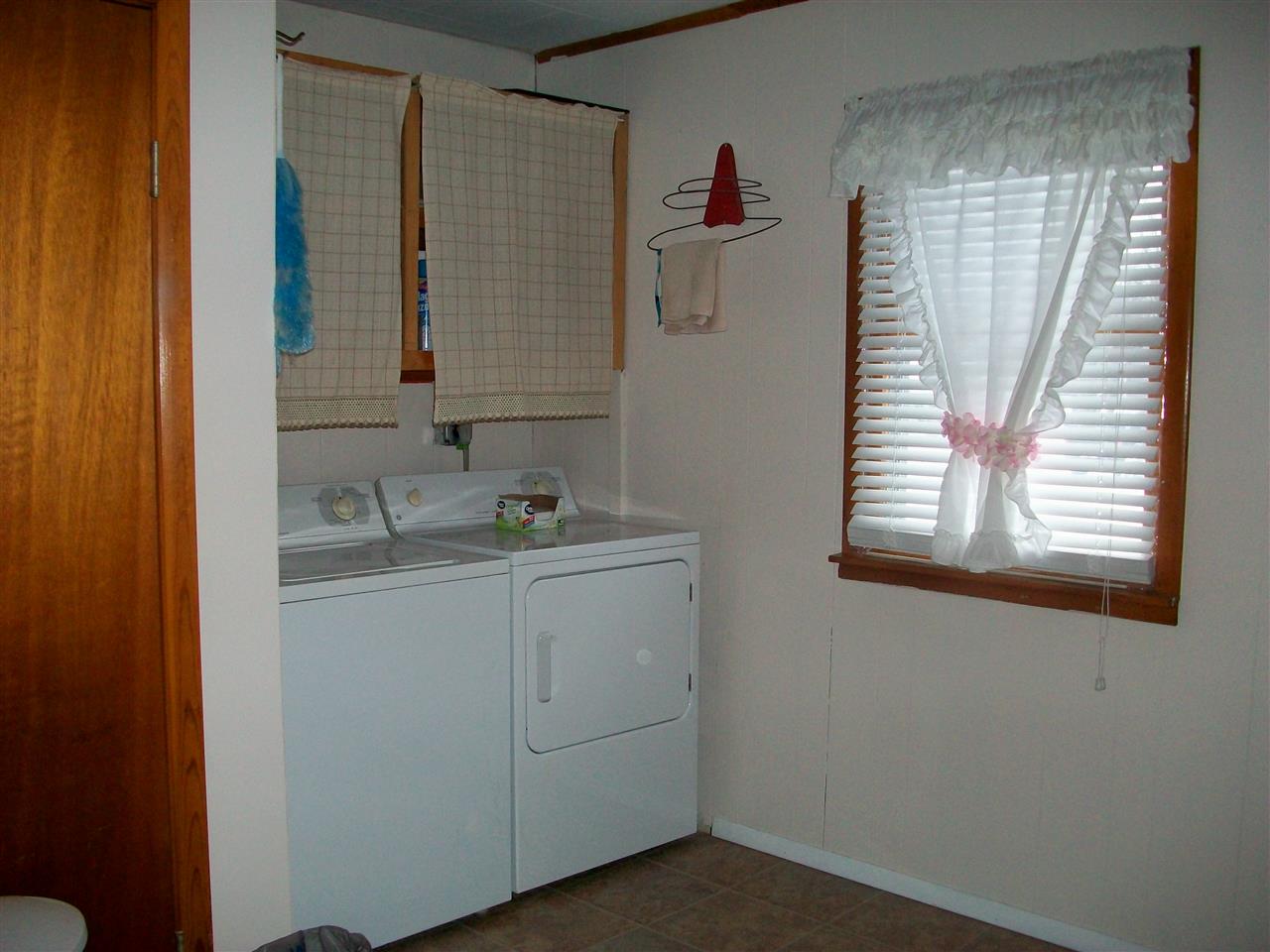 7681 Laughlin St, Dugger, IN 47848 photo 10