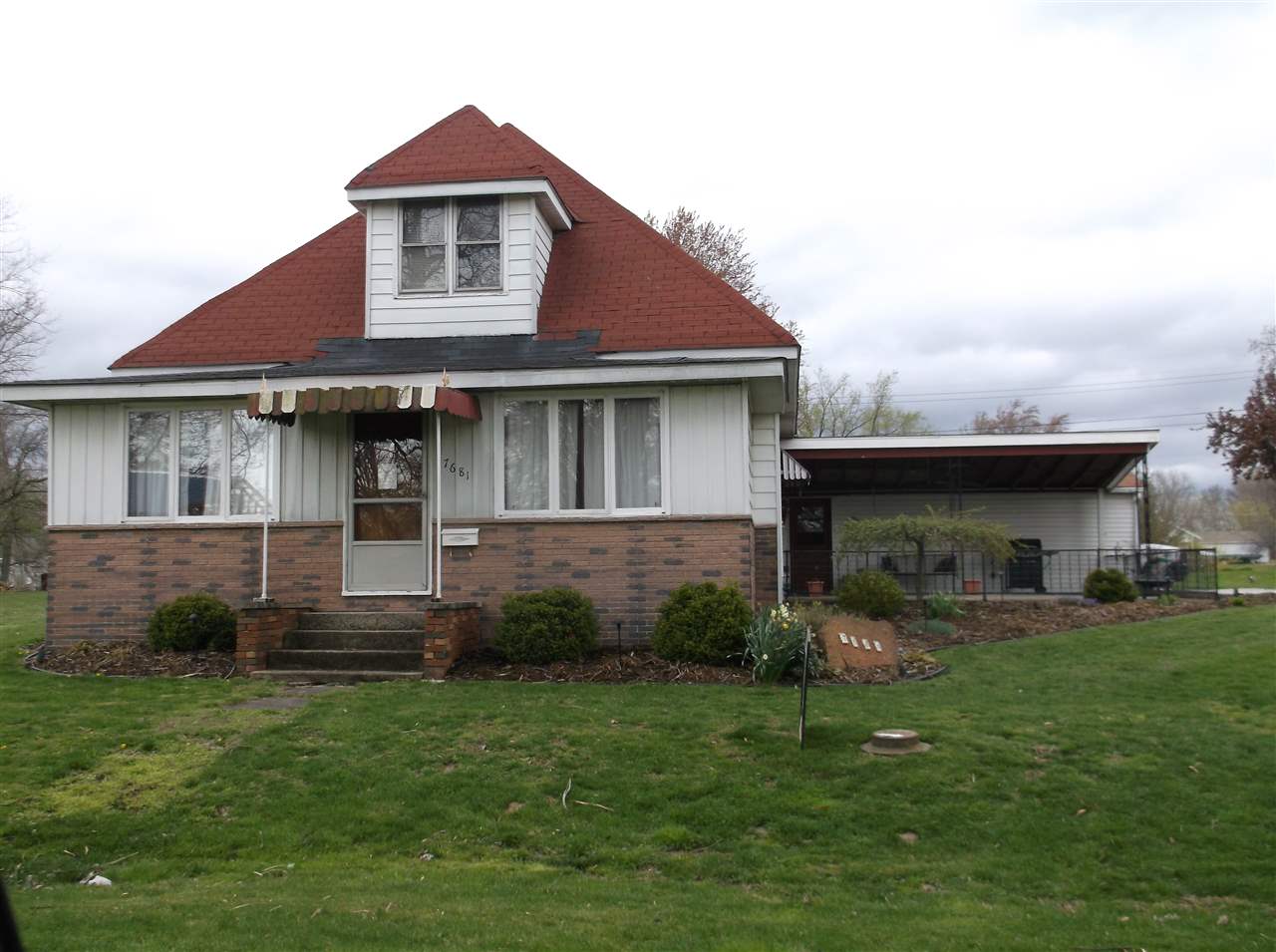 7681 Laughlin St, Dugger, IN 47848 photo 1