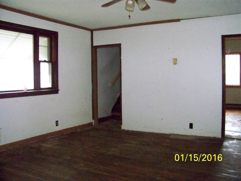 324 E Sixth St, Fairmount, IN 46928 photo 2