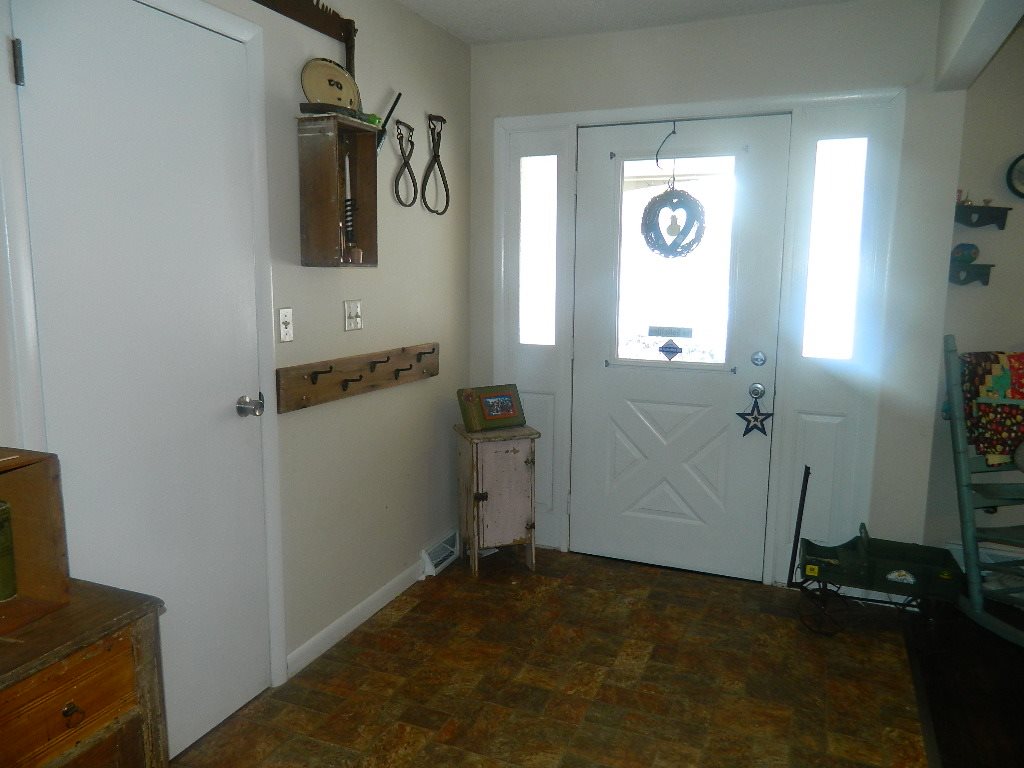 4020 N Weaver Rd, Marion, IN 46952 photo 2