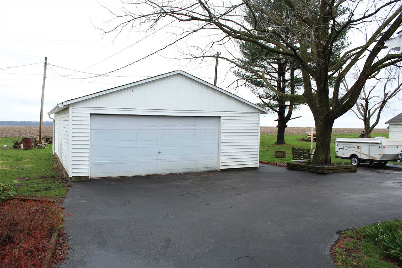 705 E Main St, Chalmers, IN 47929 photo 3