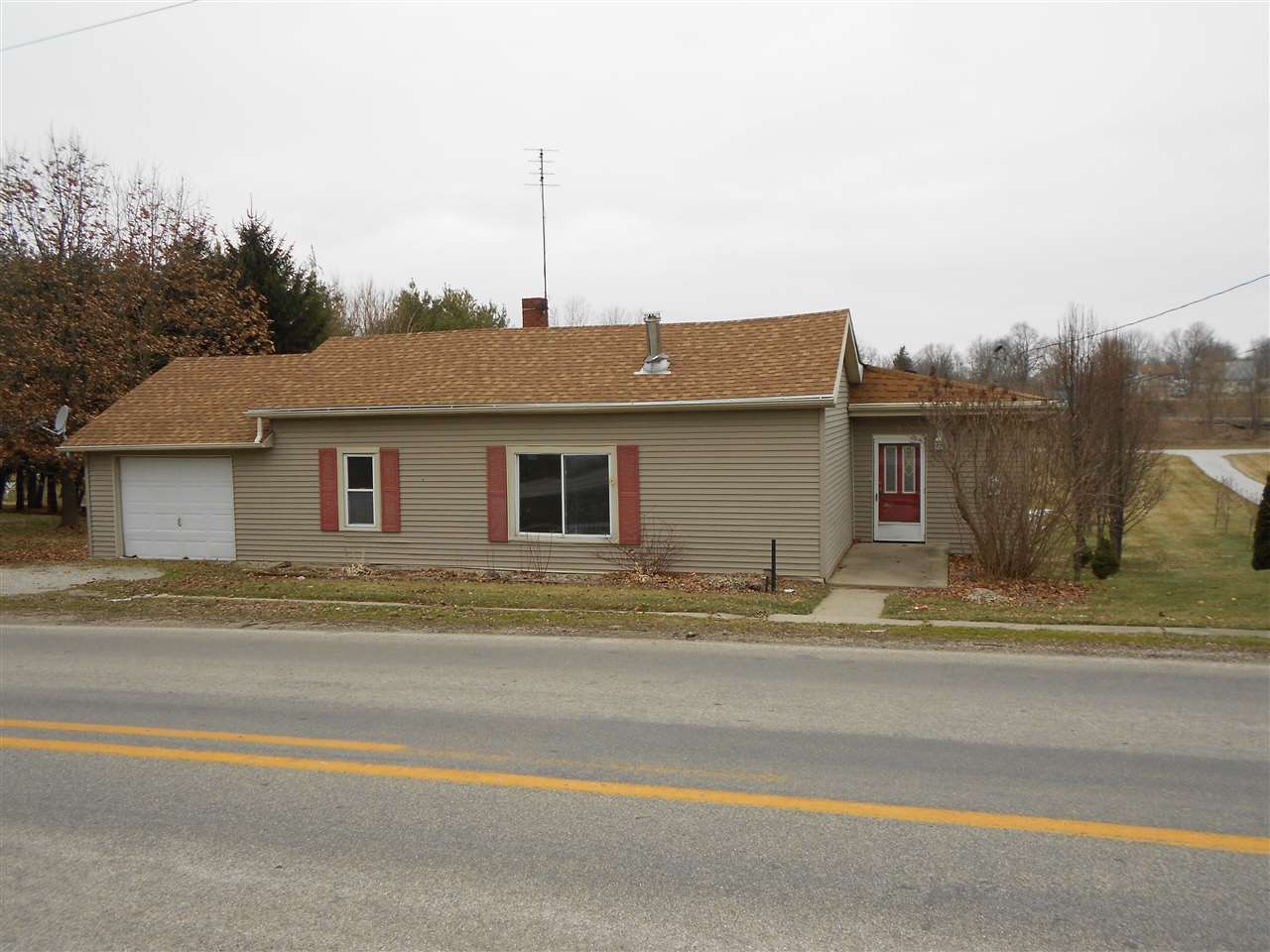 213 W Main St, Larwill, IN 46764 photo 1