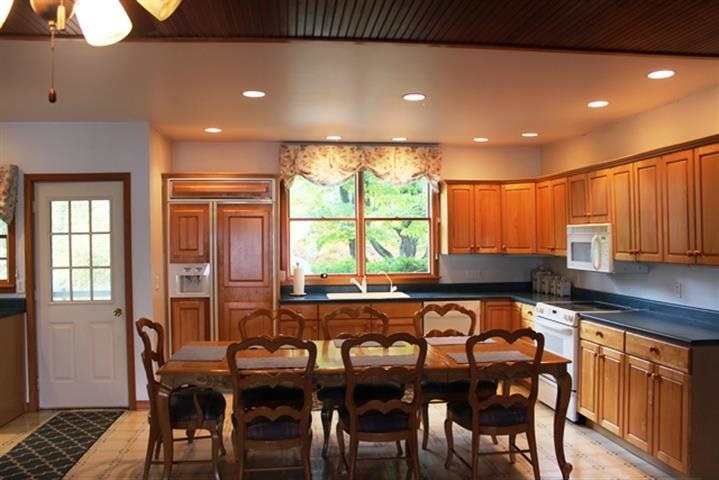 8686 E Hatchery Rd, Syracuse, IN 46567 photo 2