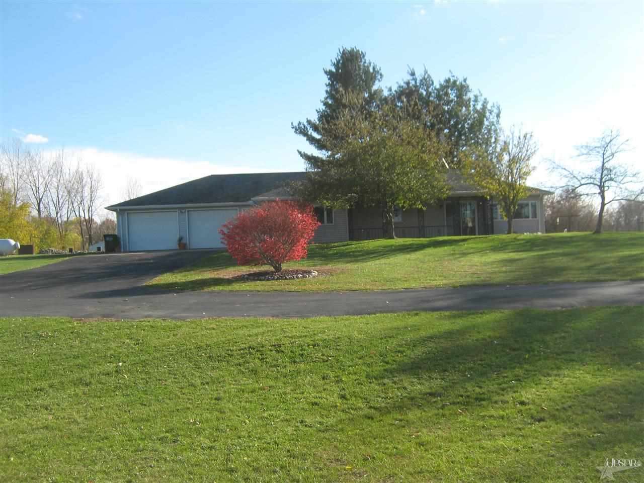 6255 S 400 E, Wolcottville, IN 46795 photo 1
