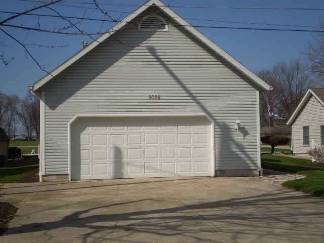8088 E North Rd, Syracuse, IN 46567 photo 2