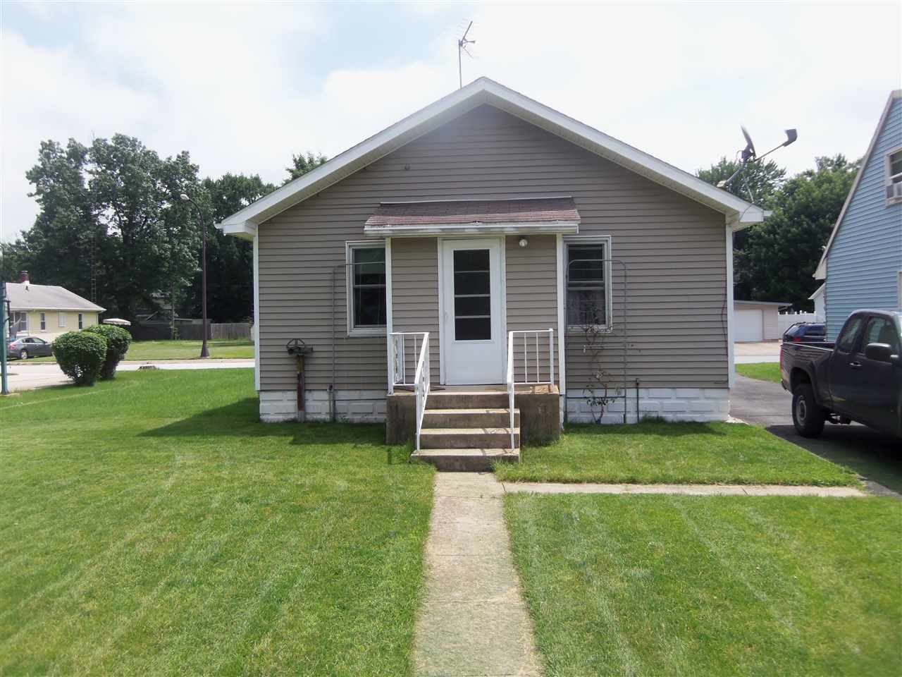 209 Orange Ave, Mishawaka, IN 46544 photo 4