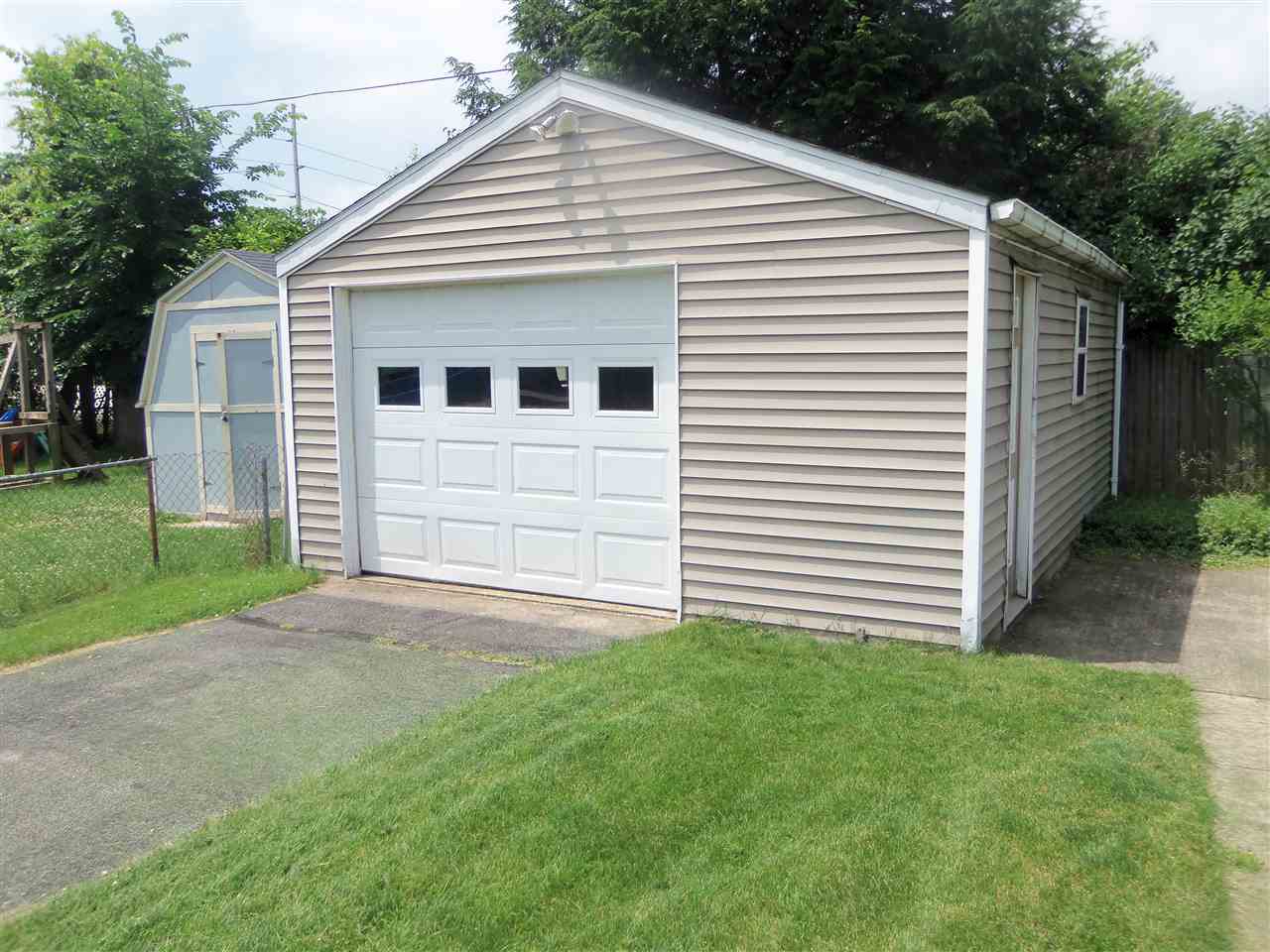 209 Orange Ave, Mishawaka, IN 46544 photo 3