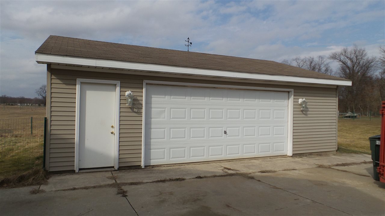 30795 Charla Ln, Osceola, IN 46561 photo 9