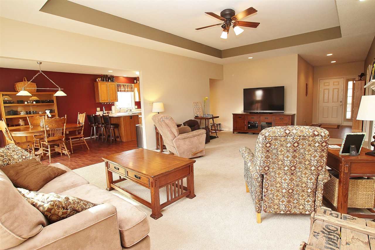 2013 Jonathan St, Kendallville, IN 46755 photo 2
