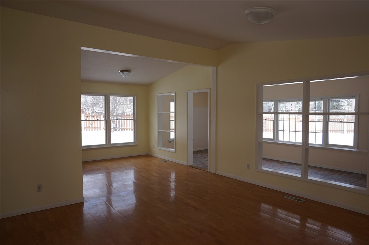 222 W Crown Ln, Fort Wayne, IN 46807 photo 2