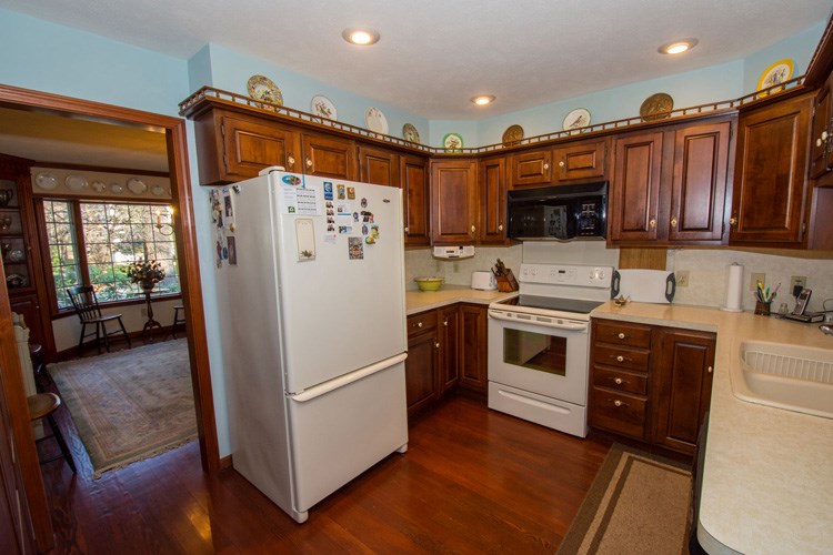 10560 Red Pine Dr, Granger, IN 46530 photo 9