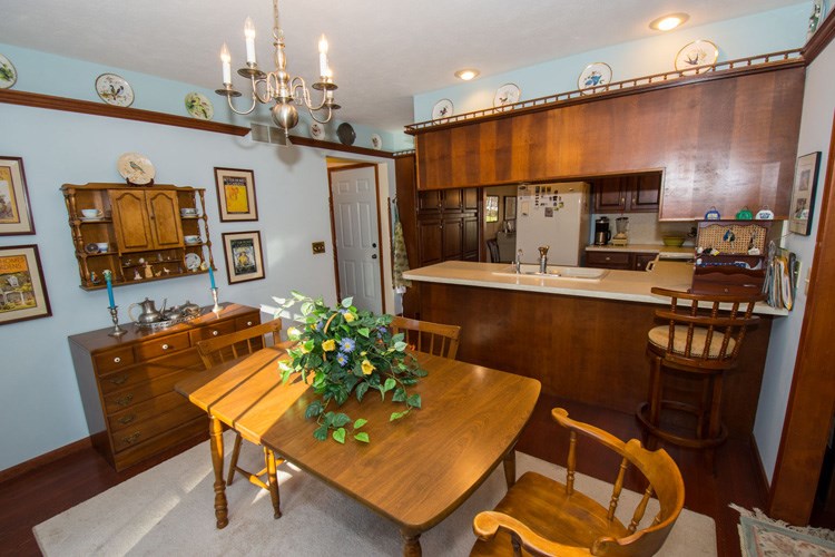 10560 Red Pine Dr, Granger, IN 46530 photo 8