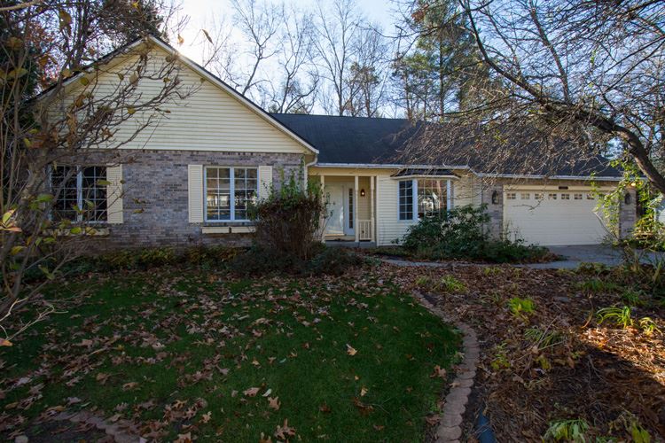 10560 Red Pine Dr, Granger, IN 46530 photo 1