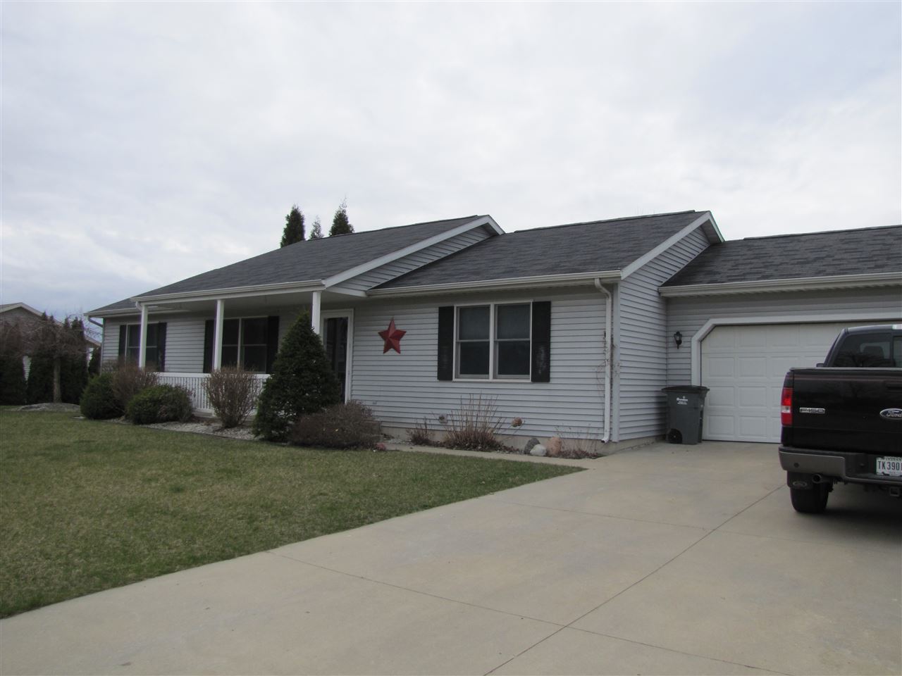 65709 Honeysuckle Ave, Goshen, IN 46528 photo 1