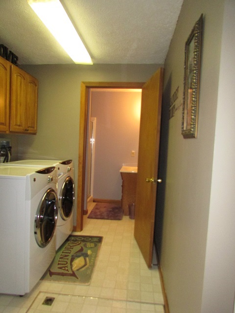 404 Earl St, Chalmers, IN 47929 photo 8
