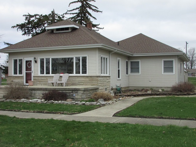 404 Earl St, Chalmers, IN 47929 photo 1