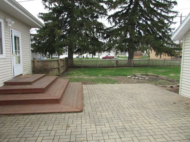 404 Earl St, Chalmers, IN 47929 photo 15