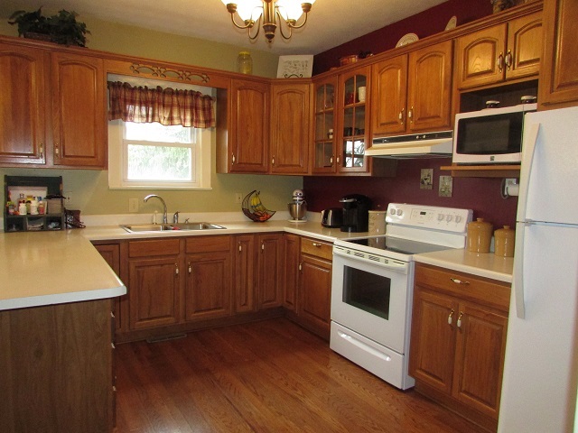 404 Earl St, Chalmers, IN 47929 photo 7