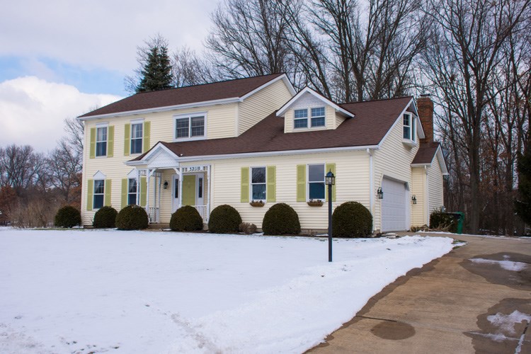 52110 Arrowhead Cir, Granger, IN 46530 photo 2