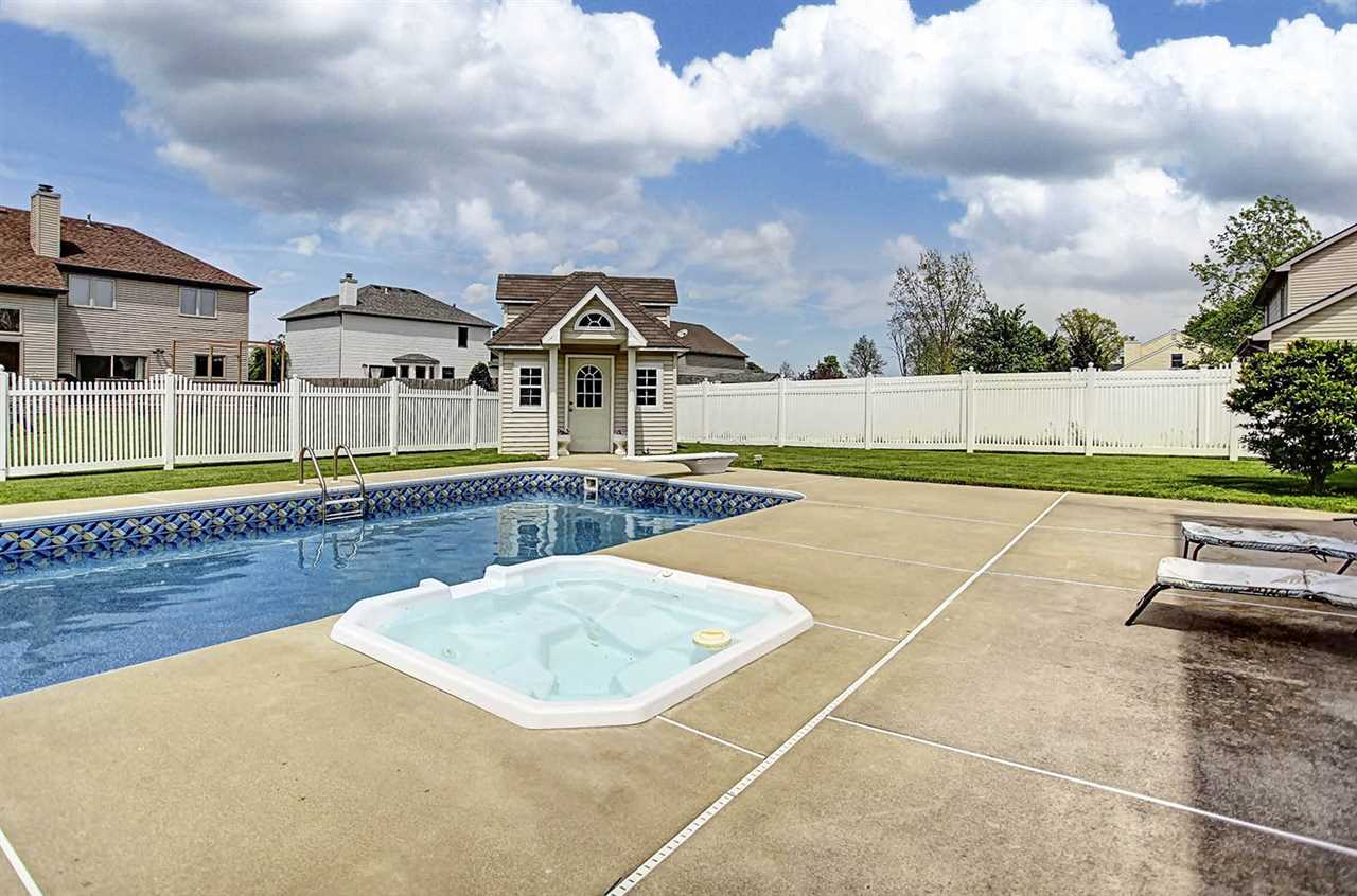 1406 Baron Ct, Auburn, IN 46706 photo 33